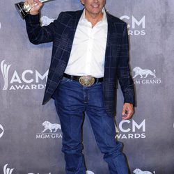 George Strait tras ganar en los premios CMA 2014