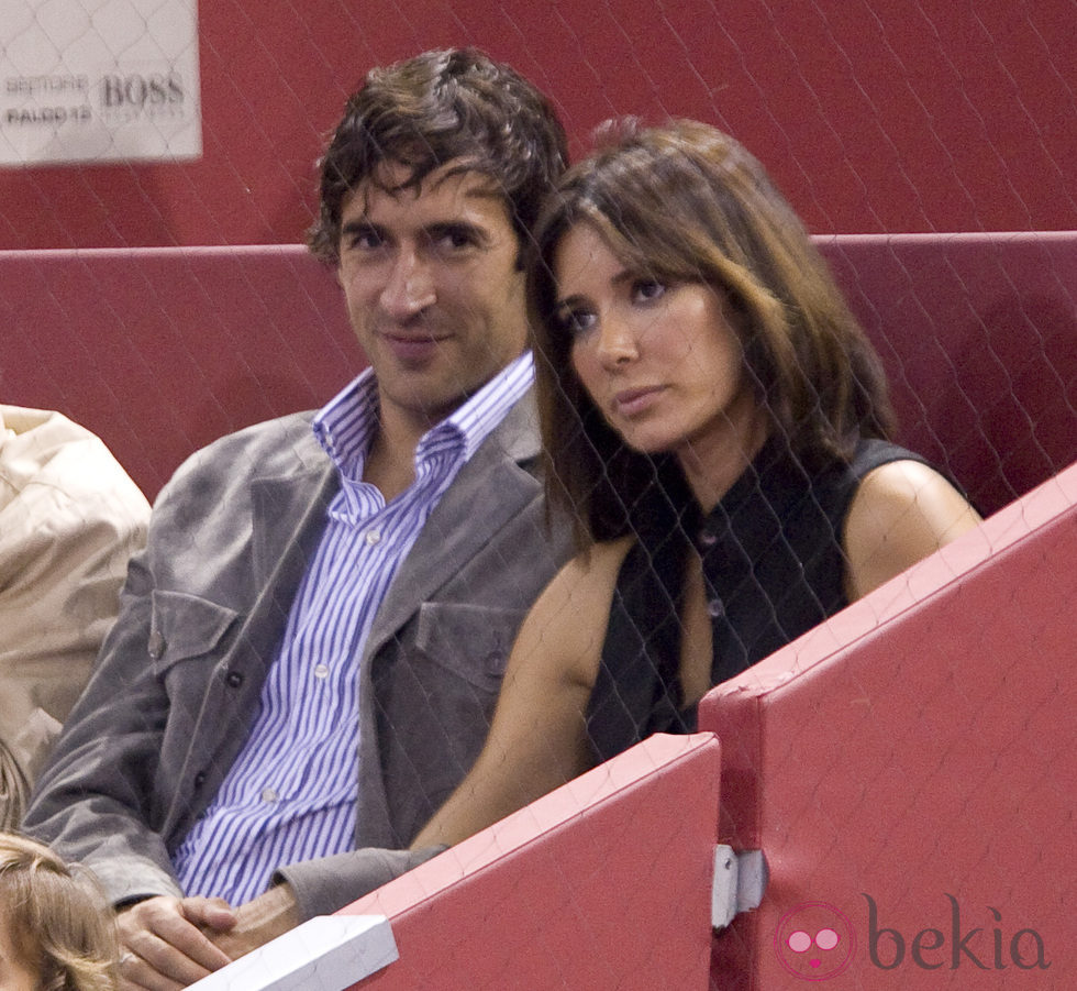 Raúl González y Mamen Sanz en un partido de tenis en Madrid
