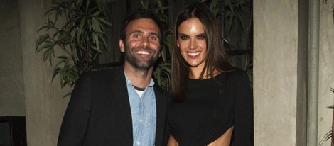 Alessandra Ambrosio con su marido Jamie Mazur en la fiesta de su 33 cumpleaños