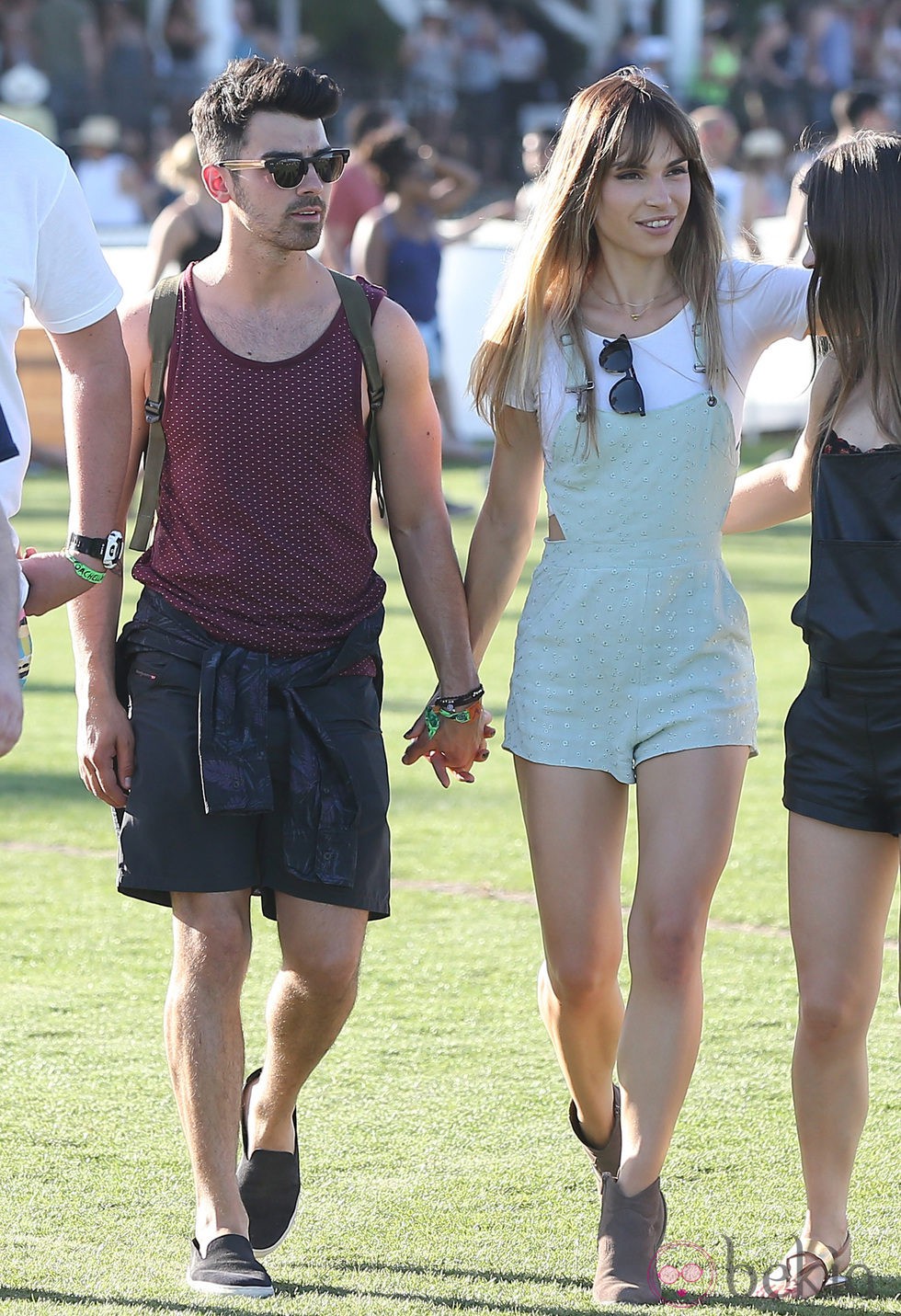 Joe Jonas y Blanda Eggenschwiler en el festival Coachella 2014