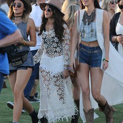 Kylie Jenner, Selena Gomez y Kendall Jenner en el festval de música Coachella 2014