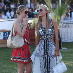 Paris Hilton y Nicky Hilton en el festival de música Coachella 2014