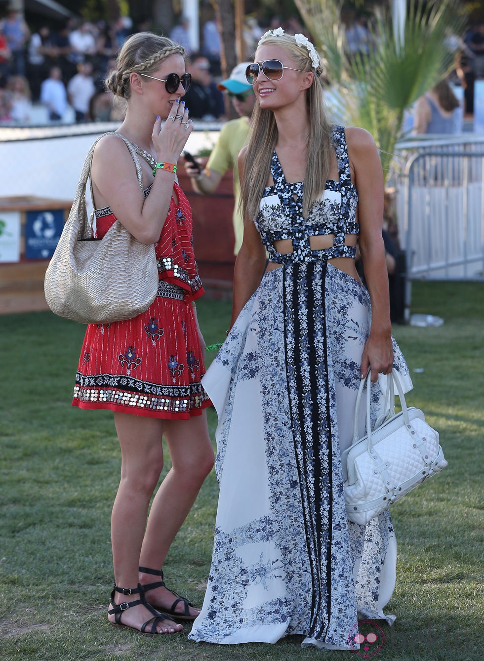 Paris Hilton y Nicky Hilton en el festival de música Coachella 2014
