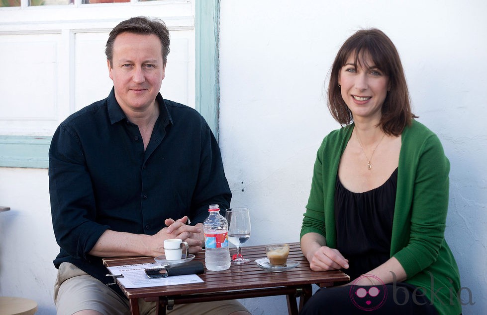 El político David Cameron y su mujer en Lanzarote