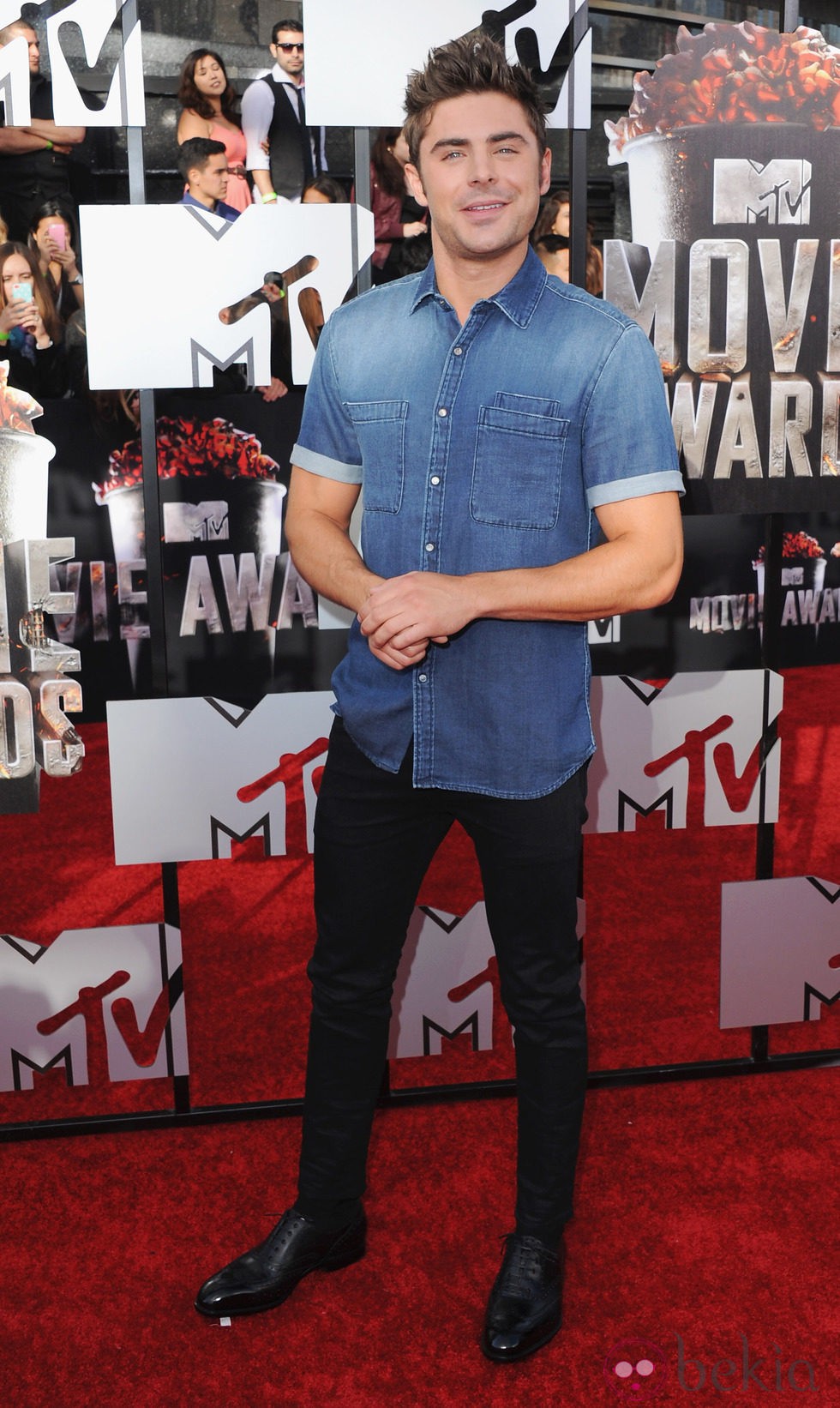 Zac Efron en la alfombra roja de los MTV Movie Awards 2014