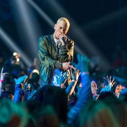 Eminem actuando en los MTV Movie Awards 2014