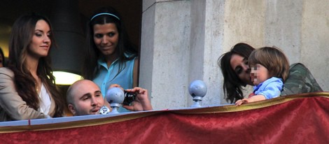 Kiko Rivera hace fotos a su hijo Francisco y a Anabel Pantoja en la Semana Santa de Sevilla