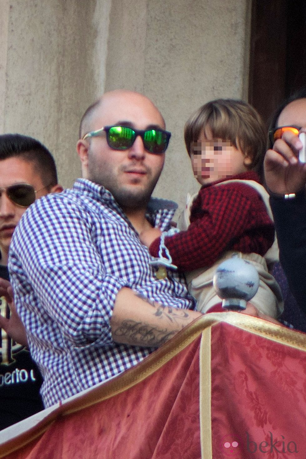 Kiko Rivera y su hijo Francisco en la Semana Santa de Sevilla 2014
