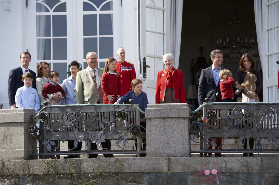 La Familia Real Danesa al completo celebra el 74 cumpleaños de la Reina Margarita