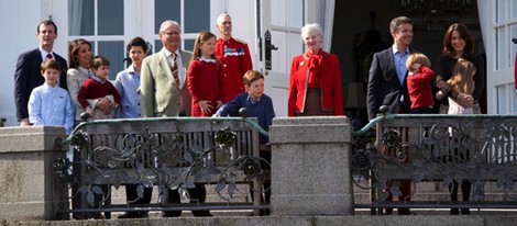 La Familia Real Danesa al completo celebra el 74 cumpleaños de la Reina Margarita