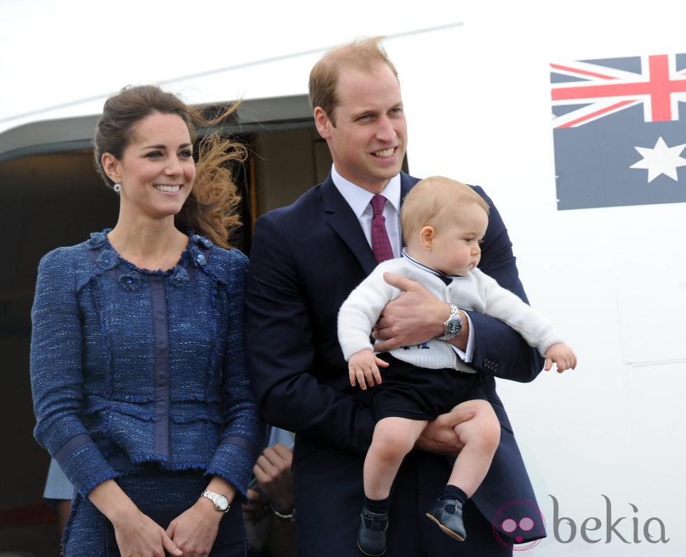 Los Duques de Cambridge y el Príncipe Jorge abandonan Nueva Zelanda