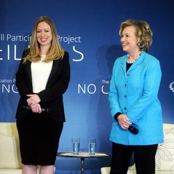 Chelsea Clinton anuncia su embarazo junto a su madre Hillary Clinton
