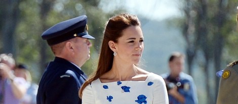 Kate Middleton en la base aérea cercana a Brisbane durante su viaje oficial a Australia