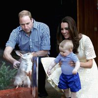 Los Duques de Cambridge con el Príncipe Jorge en un zoo de Sidney