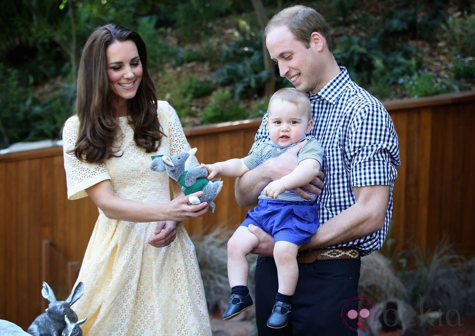 Los Duques de Cambridge y el Príncipe Jorge visitan un zoo de Sidney