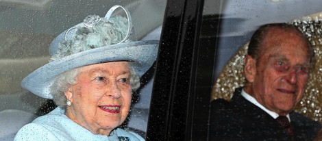 La Reina Isabel II y el Duque de Edimburgo llegando a la Misa de Pascua 2014