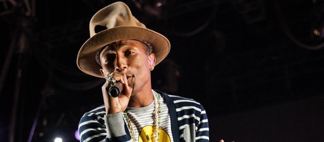 Pharrell Williams actuando en el Festival de Coachella 2014