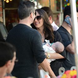 Simon Cowell con su novia Lauren Silverman y su hijo Eric en Los Angeles