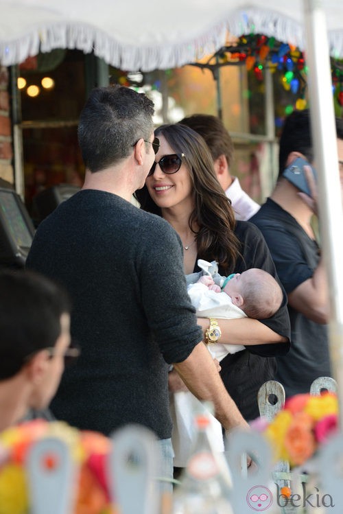 Simon Cowell con su novia Lauren Silverman y su hijo Eric en Los Angeles
