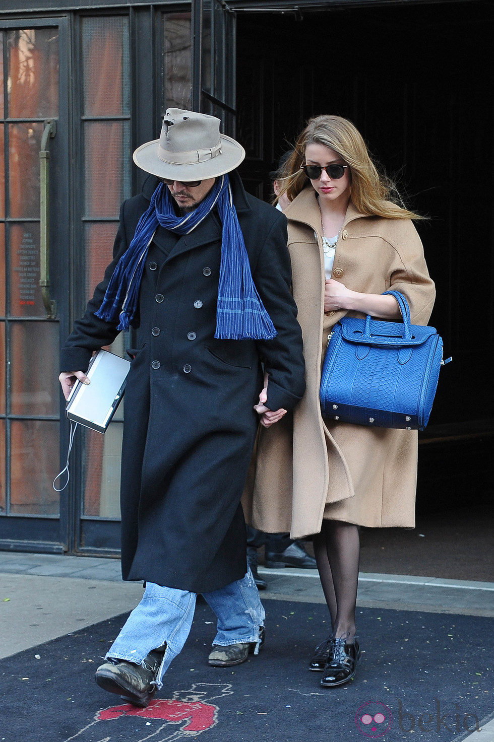 Amber Heard y Johnny Depp cogidos de la mano por Nueva York