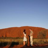 Los Duques de Cambridge se miran en Uluru