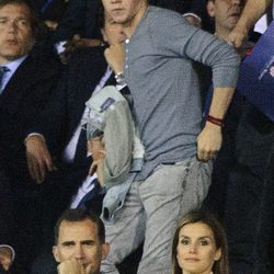 Los Príncipes de Asturias y Niall Horan en el partido entre el Atlético de Madrid y el Chelsea