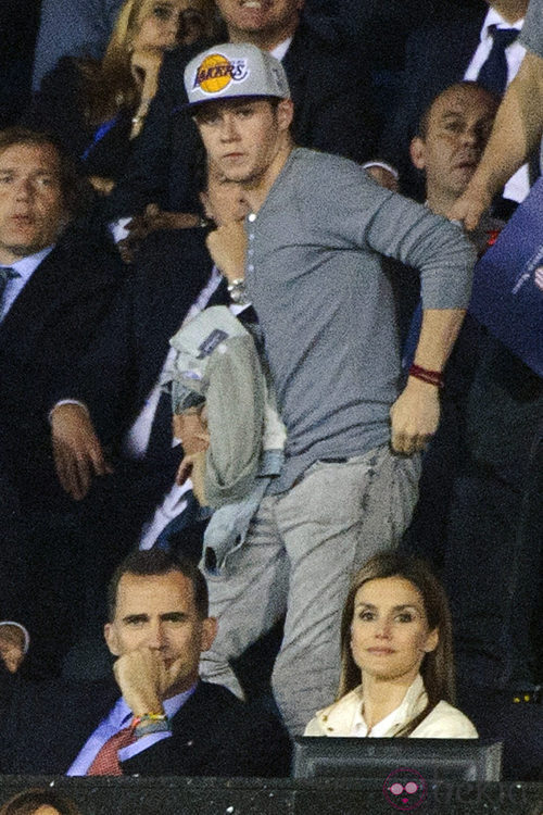 Los Príncipes de Asturias y Niall Horan en el partido entre el Atlético de Madrid y el Chelsea
