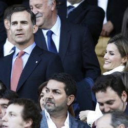 Los Príncipes Felipe y Letizia en el partido de Champions entre el Atlético de Madrid y el Chelsea
