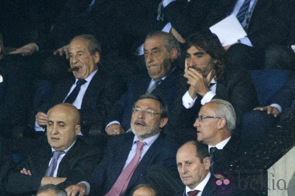 José María García, Juan José Hidalgo y Javier Hidalgo en el partido entre el Atlético de Madrid y el Chelsea