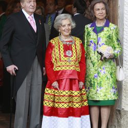 Los Reyes y la ganadora del Premio Cervantes 2014