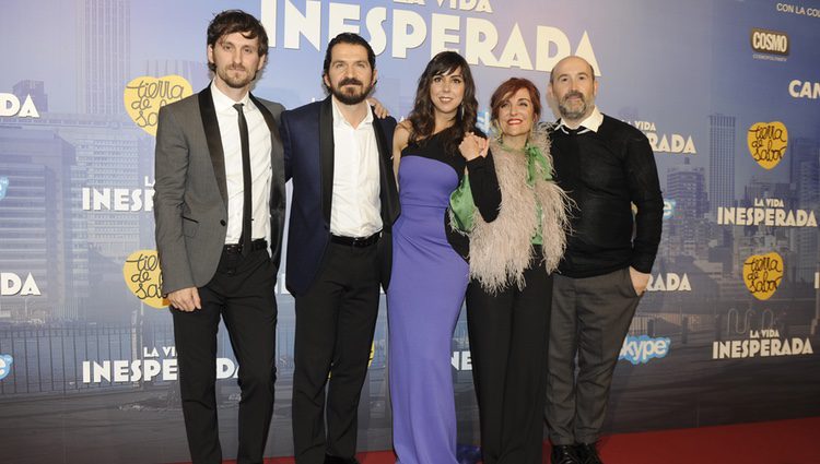 Raúl Arévalo, Jorge Torregrossa, Carmen Ruiz, Elvira Lindo y Javier Cámara en el estreno de 'La vida inesperada'