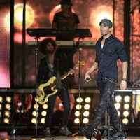 Enrique Iglesias durante su actuación en los Billboard Latinos 2014