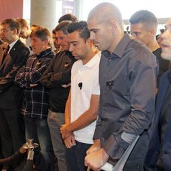 Xavi Hernández, Víctor Valdés y Andrés Iniesta en el homenaje a Tito Vilanova en el Camp Nou