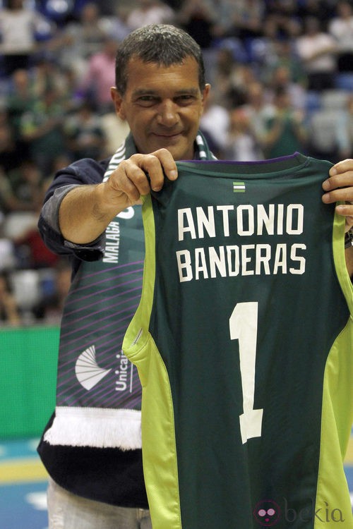 Antonio Banderas con su camiseta del Unicaja Málaga