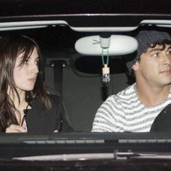 Mario Casas y María Valverde en el interior de su vehículo en Madrid