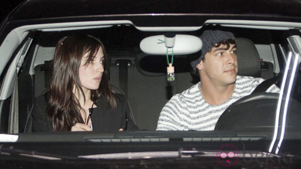 Mario Casas y María Valverde en el interior de su vehículo en Madrid