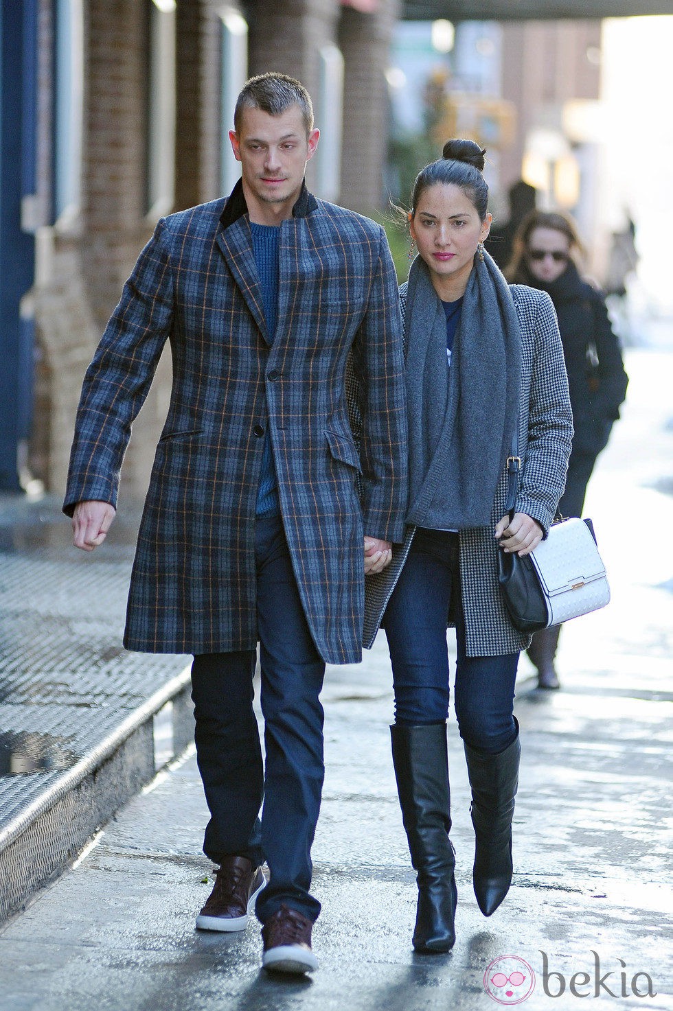 Olivia Munn y Joel Kinnaman dan un paseo por las calles de Nueva York
