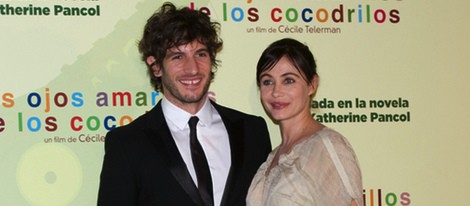 Emmanuelle Beart y Quim Gutiérrez en el estreno de 'Los ojos amarillos de los cocodrilos' en Madrid