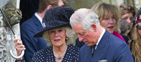 Camilla Parker con el Príncipe Carlos de Inglaterra en el funeral de su hermano Mark Shand