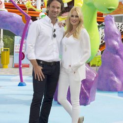 Carlos Moyá y Carolina Cerezuela en la inauguración del Nickelodeon Land del Parque de Atracciones de Madrid