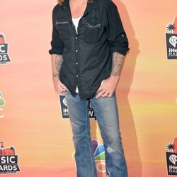 Billy Ray Cyrus en la alfombra roja de los iHeartRadio Music Awards 2014