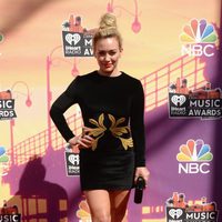 Hilary Duff en la alfombra roja de los iHeartRadio Music Awards 2014