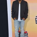 Kendrick Lamar en la alfombra roja de los iHeartRadio Music Awards 2014