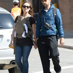 Olivia Wilde y Jason Sudeikis pasean por Nueva York con su hijo recién nacido