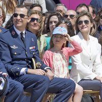 Los Príncipes Felipe y Letizia con las Infantas Leonor y Sofía en un acto oficial