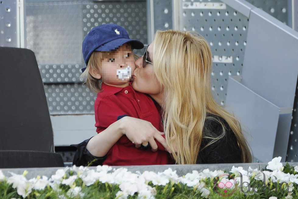 Carolina Cerezuela con sus hijo Carlos en el Charity Day del Open de Madrid 2014