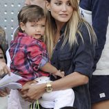 Alba Carrillo con su hijo Lucas en el Charity Day del Open de Madrid 2014