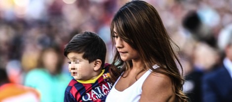 Antonella Roccuzzo y Thiago Messi en el partido Barça-Getafe