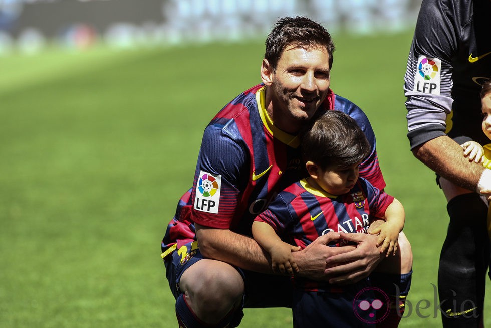 Leo Messi y su hijo Thiago antes del partido Barça-Getafe
