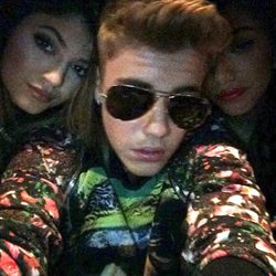 Justin Bieber y Kylie Jenner posan en una selfie en Las Vegas